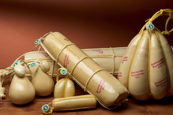 Provolone Valpadana: Král italských sýrů s nádhernou historií a chutí