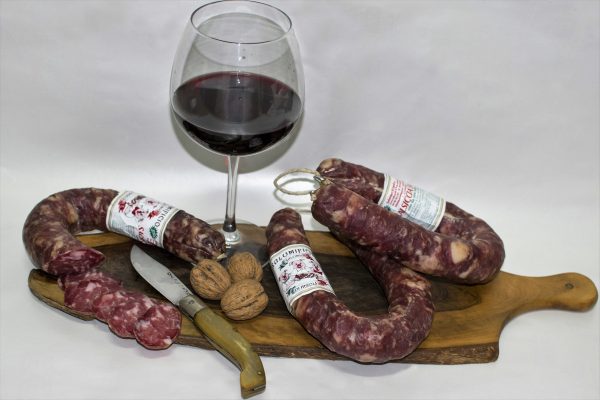 Salsiccia Sarda: Tradiční klobása z italského ostrova Sardinie