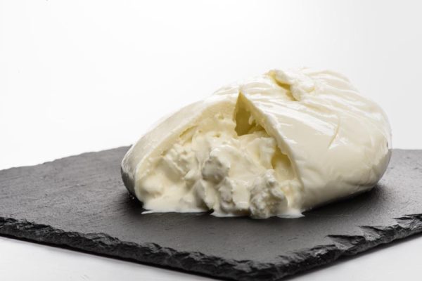 Burrata: Královna italských sýrů s krémovým srdcem