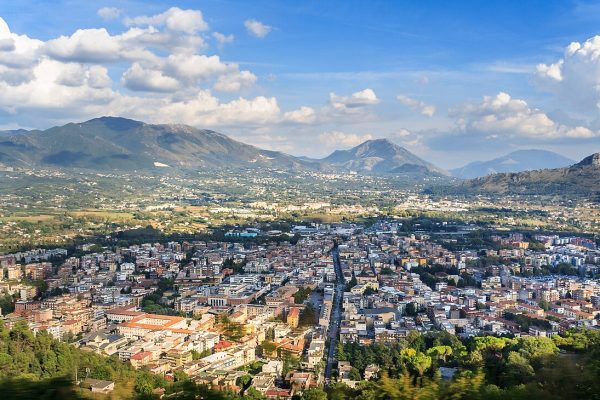 Cassino: Město, kde se historie setkává s přírodní krásou