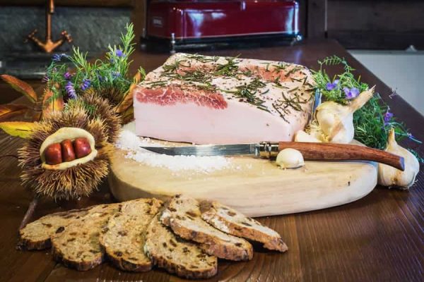 Lardo d’Arnad: Italská uzenina s duší hor a tradicí