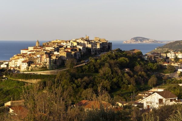 Objevte kouzlo malebného města Minturno: Historie, kultura a gastronomické zážitky