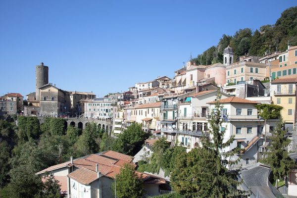 Nemi: Skrytý klenot poblíž Říma, kde se historie setkává s laskavostí přírody