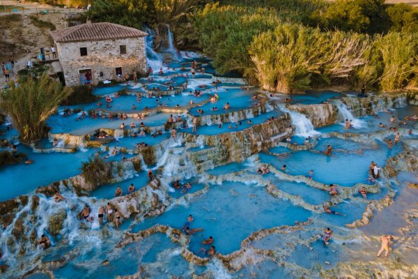 Saturnia – Klenot Toskánska s termálními prameny a bohatou historií