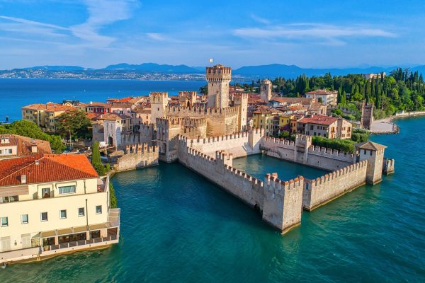 Sirmione: Skvělé město s historickým duchem na břehu jezera Garda