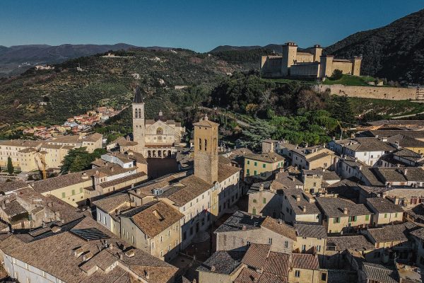 Objevte kouzlo Spoleto: Město historie, kultury a umění v srdci Umbrie